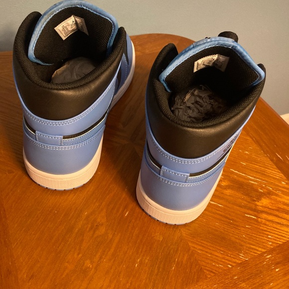 Jordan 1 Mid - Picture 4 of 11